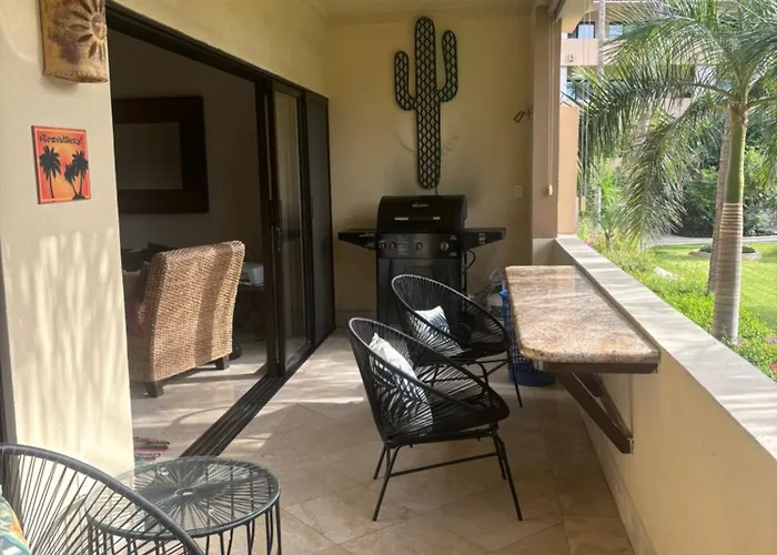 Elegant Pool View W/balcony| Walk| Hot Tub Apartahotel