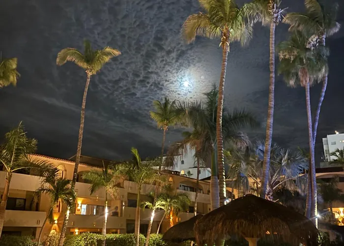 Elegant Pool View W/balcony| Walk| Hot Tub
