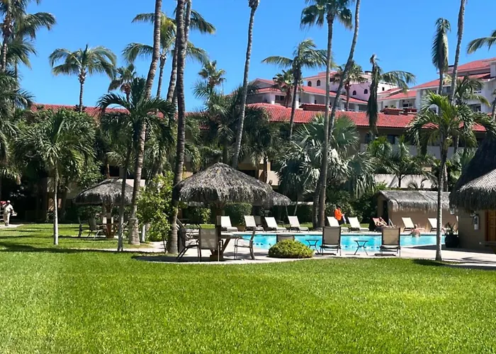 Elegant Pool View W/balcony| Walk| Hot Tub 4*