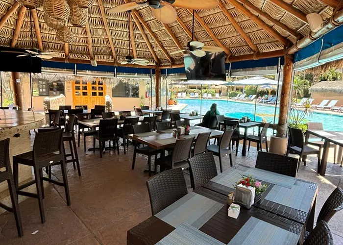 Elegant Pool View W/balcony| Walk| Hot Tub Apartahotel 4*
