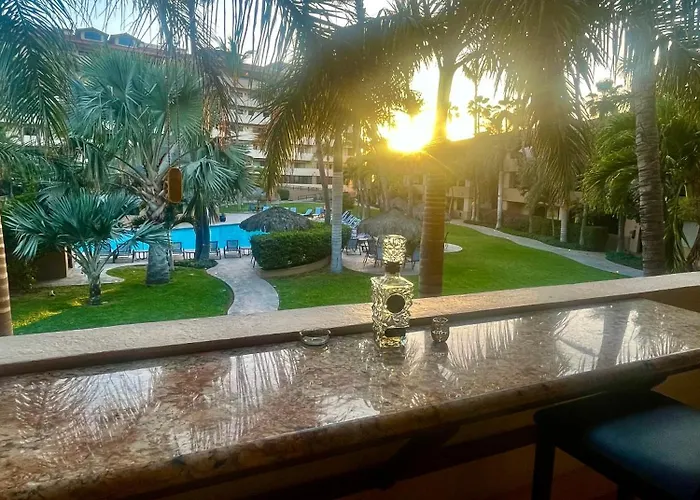 Elegant Pool View W/balcony| Walk| Hot Tub Apartahotel
