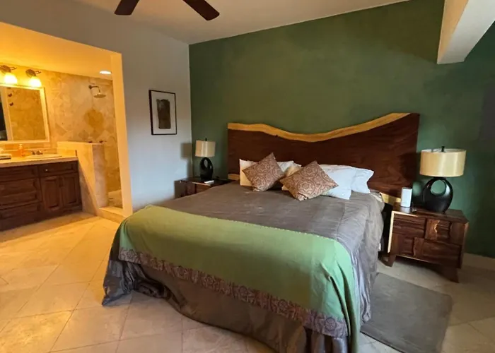 Elegant Pool View W/balcony| Walk| Hot Tub