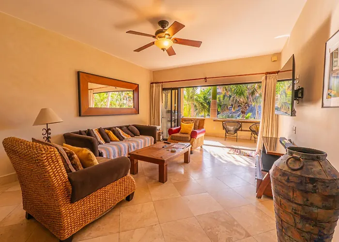 Elegant Pool View W/balcony| Walk| Hot Tub 4*