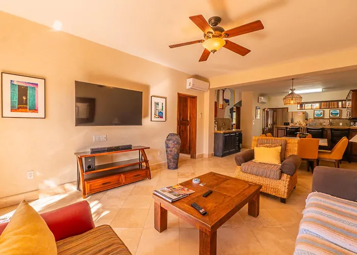 Elegant Pool View W/balcony| Walk| Hot Tub