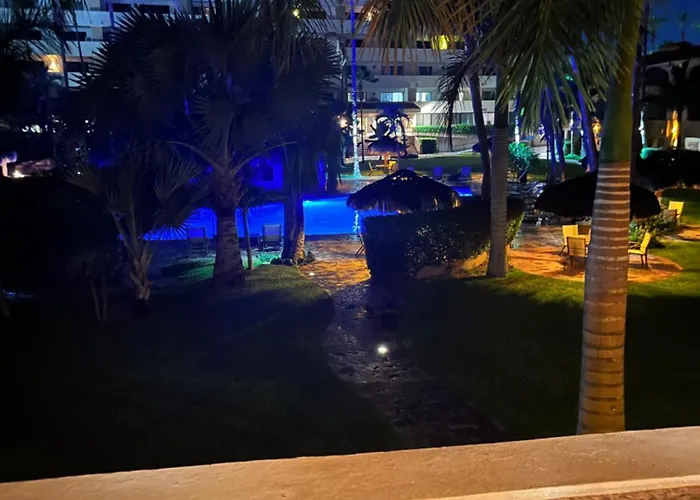 Elegant Pool View W/balcony| Walk| Hot Tub Apartahotel 4*