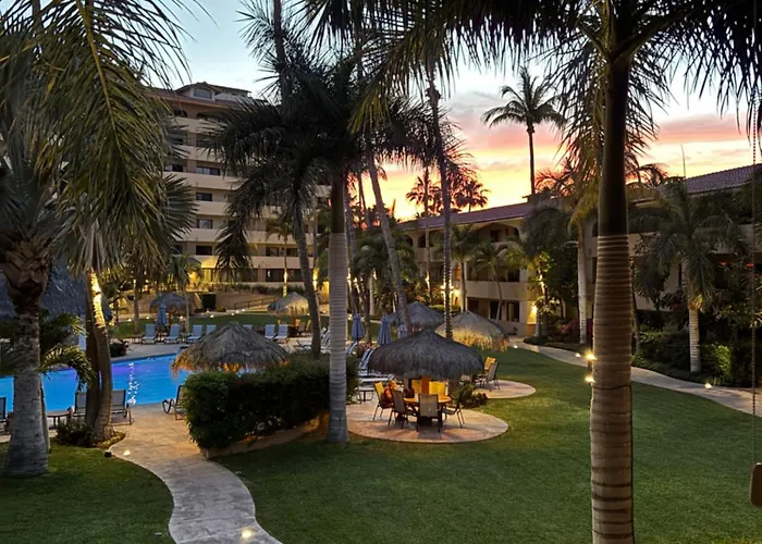 Elegant Pool View W/balcony| Walk| Hot Tub Apartahotel 4*